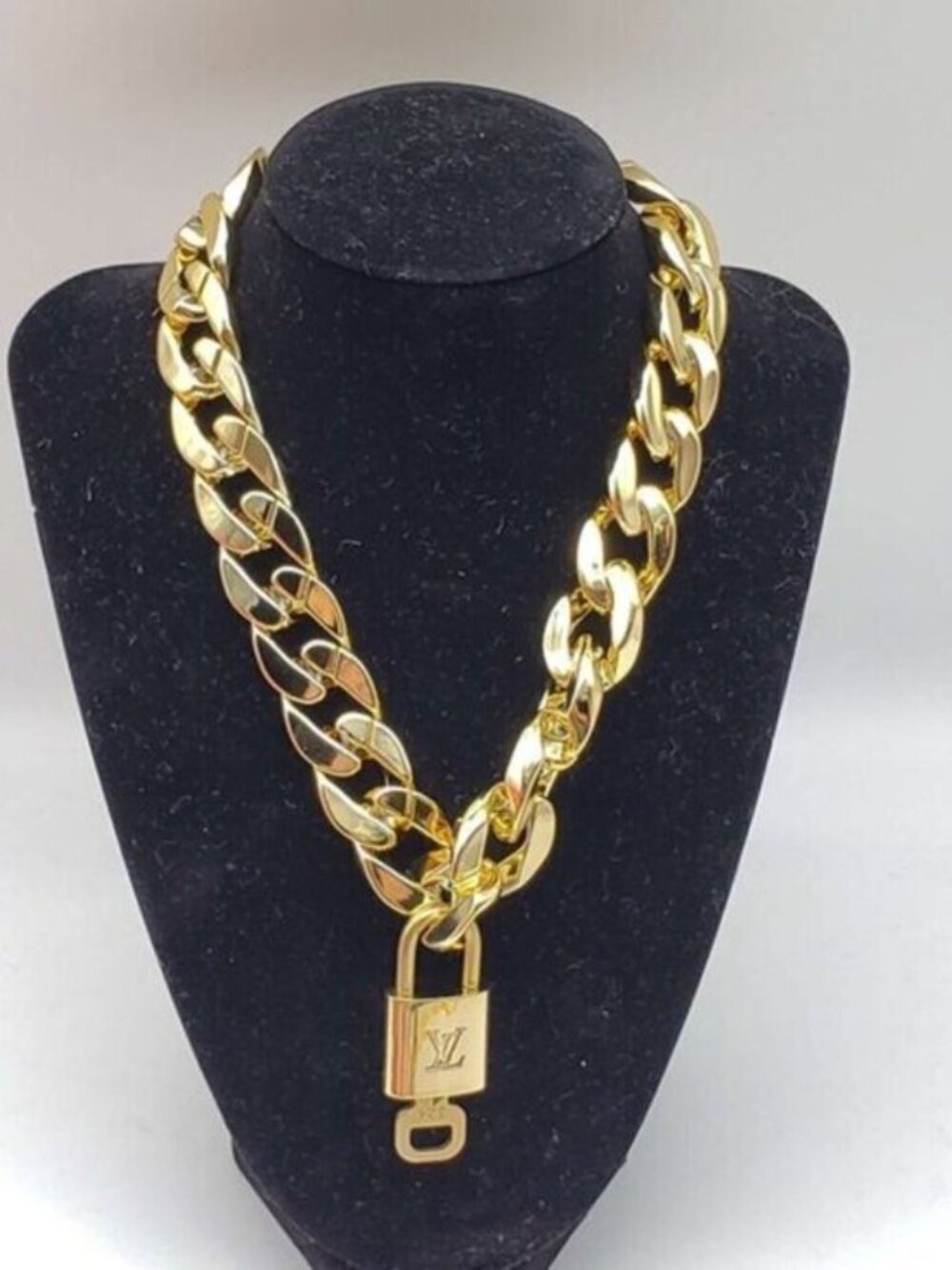 Authentic Louis Vuitton Lock & Key w/unbranded Gold Plated Chain Necklace - Picture 2 of 11